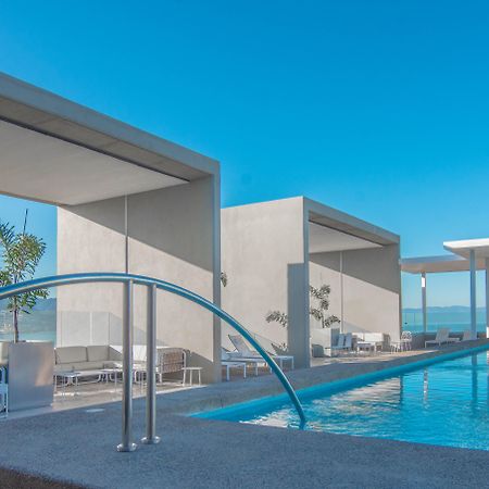 Hotel Mio Vallarta Unique & Different- Adults Only Puerto Vallarta Luaran gambar The rooftop pool at the hotel