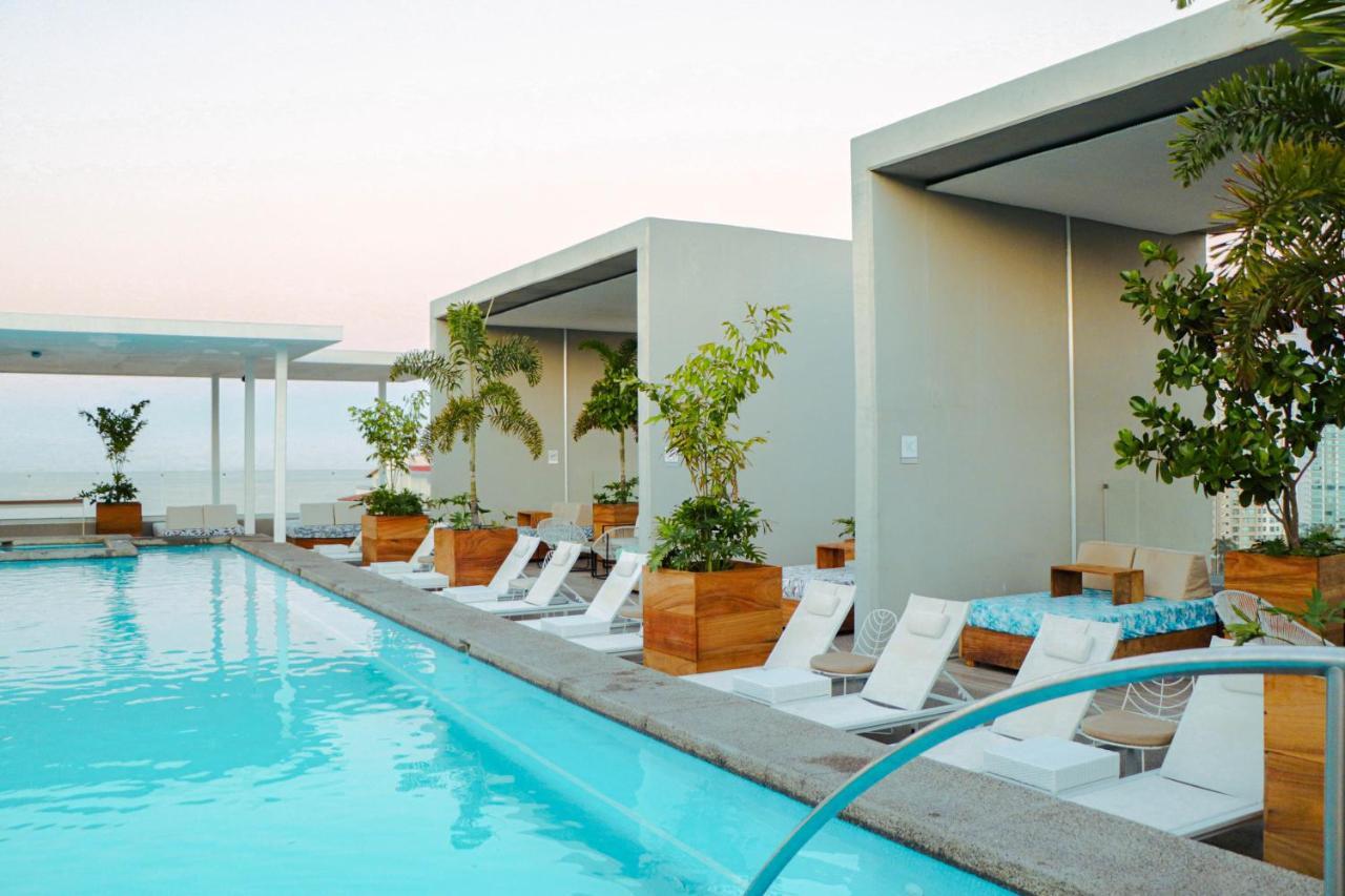 Hotel Mio Vallarta Unique & Different- Adults Only Puerto Vallarta Luaran gambar The rooftop pool at the Standard